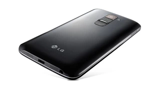 Der Akku mit der Stufe wurde erstmals in dem Smartphone G2 eingesetzt. Damit passt sich der Akku besser an die runde Form des Gehäuses an und verschenkt keinen Platz.