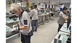 Mit dem Fluss-Prinzip erhöht sich auch die Flexibilität für kurzfristige Änderungen oder variable Losgrößen. Die Rüstzeiten in der Fertigungszelle konnten von 45 Minuten auf durchschnittlich 10 Minuten verkürzt werden