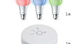 Das „431643 Hue Personal Wireless Lighting Starter Pack“ von Philips basiert auf dem ZigBee Light Link Protocol. Bei Amazon ist das Starter Kit mit Gateway (1b) und drei Glühbirnen (1a) für 199 US-Dollar erhältlich. 