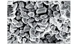 MnO2-Kathodenschicht der hermetisch dichten 100-μF-/ 35-V-Kondensatoren im Keramikgehäuse, hier im Zustand vor dem Lebensdauertest. 