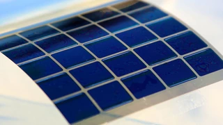 Ein Vorteil organischer Solarzellen ist, dass sie auf flexible Substrate aufgebracht werden können.