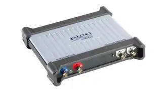 …setzt die Leistung der A/D-Wandler herab, das Ergebnis (60 dB SFDR) ist jedoch besser als bei traditionellen Oszilloskop-Architekturen. Dieser Modus bietet alternativ eine Abtastrate von 500 MSample/s bei 12 Bit Auflösung. Im parallelen Modus werden