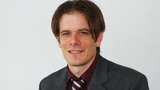 Dr. Holger Althues ist Gruppenleiter „Chemische Oberflächentechnologie“ an der Abteilung Chemische Oberflächen- und Reaktionstechnologie des Fraunhofer-Institut für Werkstoff- und Strahltechnik IWS. Dort leitet er auch ein Team, das sich mit der Entw