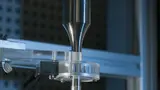 Einseitige Einspannung einer Ultraschall-Ermüdungsprobe