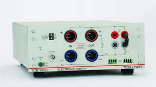 Besonders für die Automotive-Tests LV124 und VW 80000 (Micro-Interruptions) eignet sich der elektronische Schalter TOE 9260, den Toellner auf der embedded world zeigt. Bis zu einer Nennspannung von 60 V können Ströme bis zu 50 A geschaltet werden, wo