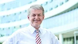 Prof. Dr. Weber ist Vorstandsmitglied der Daimler AG und seit Mai 2004 verantwortlich für Konzernforschung & Mercedes-Benz Cars Entwicklung.