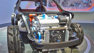 Die Studie verfügt über einen Wasserstoffbrennstoffzellenantrieb mit Lithium-Inonen-Batterie.