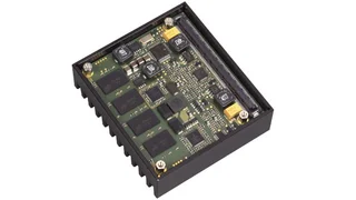 Das gezeigte CoreExpress-Modul und andere CoMs wie ETX und COM Express nutzen ein zweiteiliges Steckverbindersystem auf dem Modul und dem Träger-Board. Als Vorteil dieses Ansatzes geben die Hersteller gerne eine höhere Vibrationssicherheit und ein be