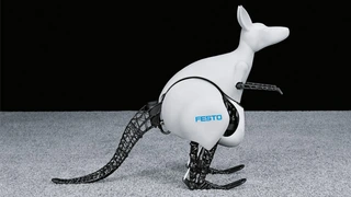 BionicKangaroo von Festo kurz vor dem Sprung