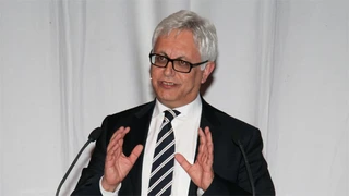 Khalil Rouhana, Europäische Kommission: "Die Halbleitertechnologie ist das Kernelement des High-Tech-Fortschritts in allen technischen Fachgebieten. Um in der damit verbundenen digitale Wertschöpfungskette noch erfolgreicher zu werden müssen wir star