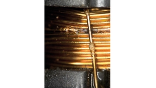 Bild 3: Durchschlag und Kurzschlüsse aufgrund von Überspannung bei einer Standardspeicherdrossel