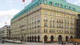 Auch das Berliner Hotel Adlon ist Fernwärme-Kunde von Vattenfall.