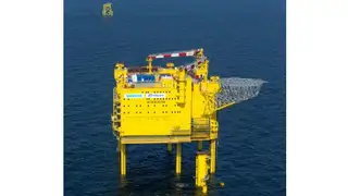 Die Plattform HelWin1 im Windpark vor Helgoland 