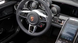 Das Web-basierte Infotainment-System gibt dem Fahrer das Bedienerlebnis, das er vom Smartphone her kennt.