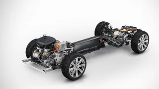 Während der Drive-E Benziner die Vorderräder antreibt, sorgt der Elektromotor an den Hinterrädern für Vortrieb. Die Batterien sind in der Fahrzeugmitte angeordnet. 