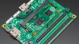 Zum Raspberry Pi Compute Module gibt es ein offizielles I/O-Board – hier mit eingesetztem Compute-Modul