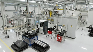 Siemens hat in seinem Werk in Bad Neustadt eine neue Produktionslinie zur Herstellung von Elektromotoren für Hybrid- und Elektrofahrzeuge eröffnet. Am Standort sind sowohl die Entwicklung als auch die Produktion der Motoren beheimatet.