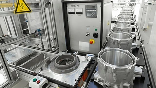 Im Zuge der neuen Motorenproduktion in Bad Neustadt wird im Frühjahr 2015 als erstes Produkt eine Synchronmaschine für einen elektrischen Hinterachsantrieb gefertigt. Der Elektromotor eignet sich für Hybrid-, als auch für reine Elektrofahrzeuge.
