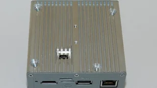 Der Mini-USB-Port an der Rückseite dient hauptsächlich als Client-Port für den ADT-Support.