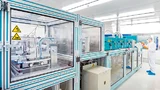 Bei der Herstellung der Lithium-Ionen-Zellen dürfen keine Partikel in die Elektrodenpasten geraten. Alle Schritte müssen deshalb im Reinraum ablaufen