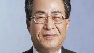 Hisao Sakuta (Renesas): Übernahm Renesas Electronics als Sanierungsfall und setzte endlich längst überfällige Maßnahmen wie Personalabbau und Fertigungs-Outsourcing an Foundries um, auch wenn dies zur japanischen Kultur völlig inkompatibel ist. Schon