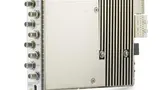 Bild 5. Das neue rekonfigurierbare Oszilloskop NI PXIe-5171R arbeitet in einem PXI-Systembus-Chassis, bedient sich eines High-speed-FPGAs und kann vor allem mit seinen völlig frei definierbaren Triggervarianten im Zeit-, Frequenz- und Datenbereich pu