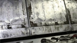Bild 8: Beim Kühlkörper eines zerstörten Umrichters ist zu sehen, dass unter den Modulen an entscheidender Stelle kein Wärmeleitmaterial mehr vorhanden ist 