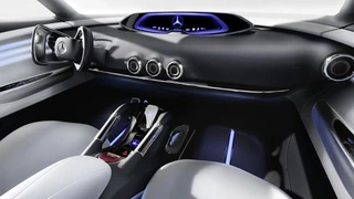 Das Wide Screen Display spannt sich fast über die komplette Breite des Armaturenbretts.