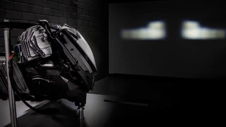 Im Vergleich: Mercedes-Benz Multibeam LED-Scheinwerfer in der CLS-Klasse eingeführt, mit 24 einzelnen Hochleistungs-LED bestückt.