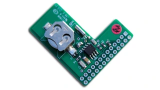 Bild 6: SHM RTC: SHIM RTC  (von PiFace) erweitert den Raspberry Pi um eine Echtzeituhr. Dank einer dünnen Through-Hole-Leiterplatte, die auf den Raspberry Pi gesteckt wird, wird der GPIO-Anschluss dabei nicht belegt.  (exklusiv)