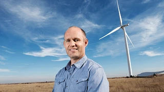 Längere Lebenszeit, niedrigere Kosten, weniger Umweltrisiken sind die Vorteile von Windkraftanalgen. Der Däne Uffe Eriksen hat Lösungen entwickelt, wie Generator und Hauptlager effizienter und umweltfreundlicher gekühlt werden können. Dabei vereinfac