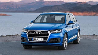 Audi stellt 2015 in Detroit den Q7 vor. Später wollt mit dem Q7 e-tron eine Hybridvariante.