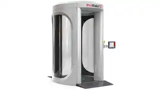Der Bodyscanner »ProVision 2« von L-3 Communications wird bereits an vielen Flughäfen weltweit eingesetzt. Im Gegensatz zu den klassischen Torsonden und Metalldetektoren spürt der Scanner auch Materialien ohne Metallanteil auf – damit fallen auch pot