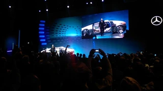 Daimlers neues Konzeptfahrzeug F 015 „Luxury in Motion“ pilotierte autonom den Gastgeber der CES 2015 Guy Shapiro durch die Straßen von Las Vegas ins Cosmopolitan-Casinohotel.