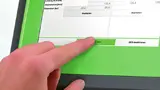 Bild 4. Durch die Integration eines resistiven Touchscreen in das Elektronikgehäuse lässt sich der Coolant Controller problemlos manuell bedienen. 