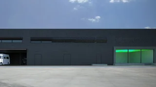 Das neue Gebäude spart gegenübe der luftisolierten Variante deutlich an Fläche ein. Deshalb kann ewz eine Fläche von rund 5.000 m² an die Stadt Zürich verkaufen und so die Baukosten für das Gebäude wieder einspielen. 