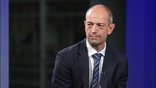 Simon Segars (ARM) Gesamteinkommen 2.404.584 Dollar entsprechen 1,1 Promille vom Umsatz und 3,4 Promille vom Gewinn.