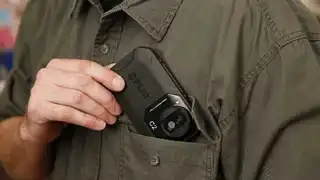 Mit ihren Smartphone-ähnlichen Abmessungen passt sie in jede Tasche