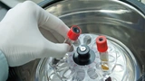Bild 4: Für den Hersteller einer Hochgeschwindigkeits-Zentrifuge für medizinische Labore entwickelte A-Drive einen besonders kompakten und wartungsfreien Einbaumotor 