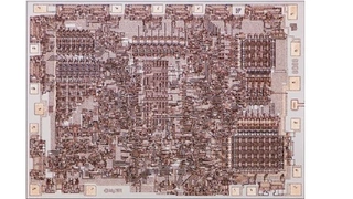 Intel's zweiter Mikroprozessor war der 8-bit 8008. Der Chip hatte 2900 Silizium-Gatter und führte 50.000 Befehle pro Sekunde aus. 