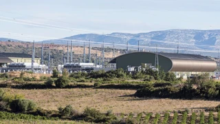 Konverterhalle der Stromrichterstation Baixas auf der französischen Seite der HGÜ-Verbindung zwischen Frankreich und Spanien