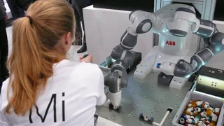 Die Reichweite von YuMis Armen entspricht dabei etwa der Reichweite menschlicher Arme.