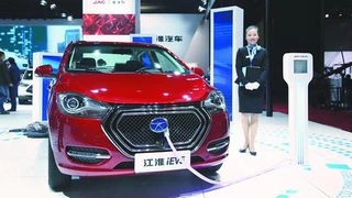 Debüt auf der Shanghai Auto: Der JAC iEV5.