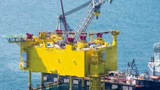 Die SylWin1-Plattform mit 864 Megawatt Leistung liegt 70 km westlich der namensgebenden Insel Sylt und wird den Windstrom der drei Nordsee-Windparks Dan Tysk, Butendiek und Sandbank an Land bringen. Es ist mit 83 x 56 x 26 Metern (Länge x Breite x Hö
