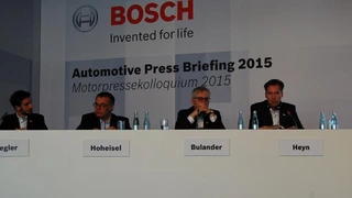Standen Rede & Antwort:  René Ziegler Leiter Medienarbeit und Public Relations, Dr. Dirk Hoheisel,  Geschäftsführer Robert Bosch, Dr. Rolf Bulander,  Geschäftsführer Robert Bosch und Vorsitzender der Mobility Solutions, Dr. Markus Heyn, Geschäftsführ