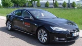 Maschine statt Mensch: automatisiertes Fahrzeug auf Basis des Tesla Model S
