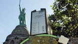 Bild 2: Beim »Lightning Monitoring System« von Phoenix Contact, mit dem Blitze wie hier am Hermannsdenkmal gemessen werden, arbeiten Lichtwellenleiter-Steckverbinder zuverlässig im Außeneinsatz 