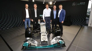 Dr. Dieter Zetsche, Daimler, Dr. Paul E. Jacobs, Qualcomm, Toto Wolff, Mercedes-Benz Motorsport, Derek Aberle, Qualcomm und Prof. Dr. Thomas Weber, Daimler (v.l.n.r.)