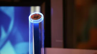 Vielleicht bekommen Sie jetzt eine Vorstellung davon, wie klein das SCM ist: nur 17 mm X 14 mm X 1,7 mm groß. das sich speziell dadurch auszeichnet, dass es besonders klein ist: das neue IoT-SCM (Single Chip Module), auf dem Hunderte von Komponenten 