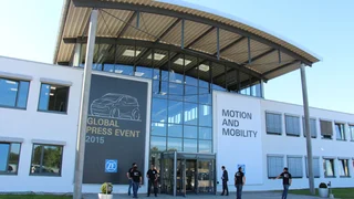 Unweit von Potsdam veranstaltete der Automobilzulieferer ZF Friedrichshafen den Technologie-Tag 2015 auf dem ADAC-Testgelände in Linthe.